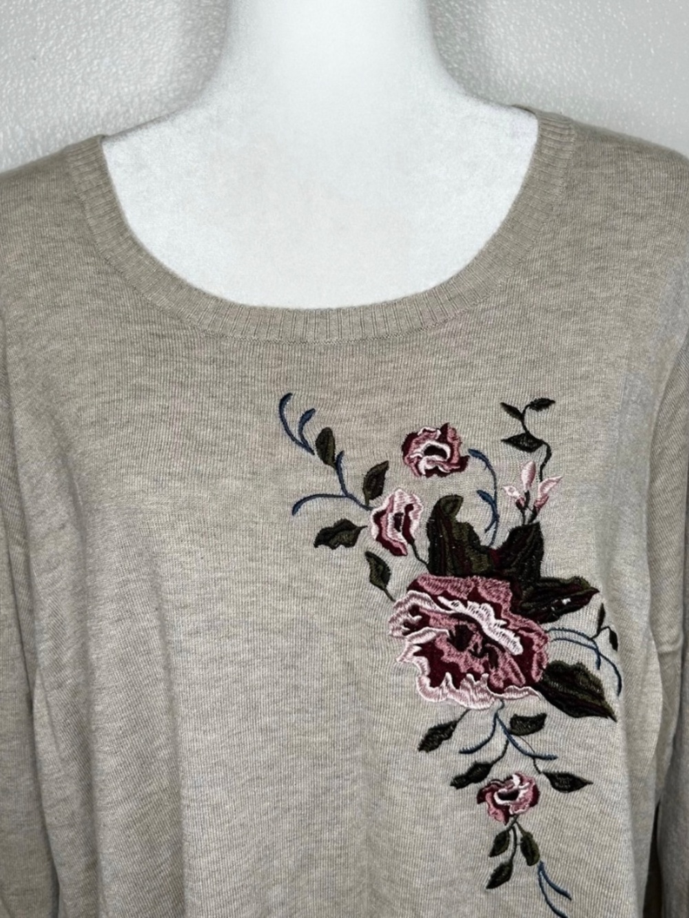Avenue Womens Beige Floral Embroidery Round Neck Sweater Plus Size 26/28 - Picture 2 of 10